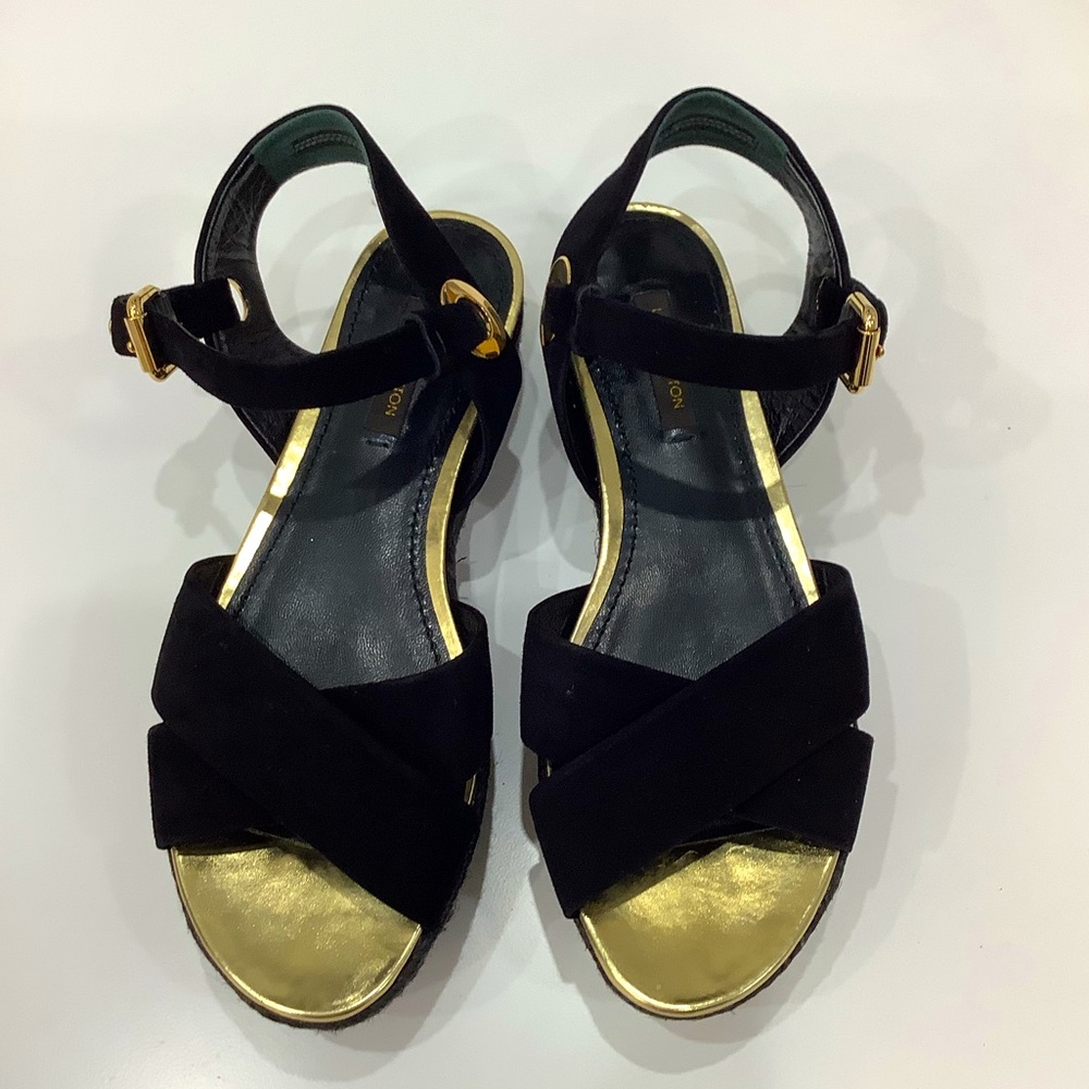 Louis Vuitton platform sandals 🌹🌹🌹